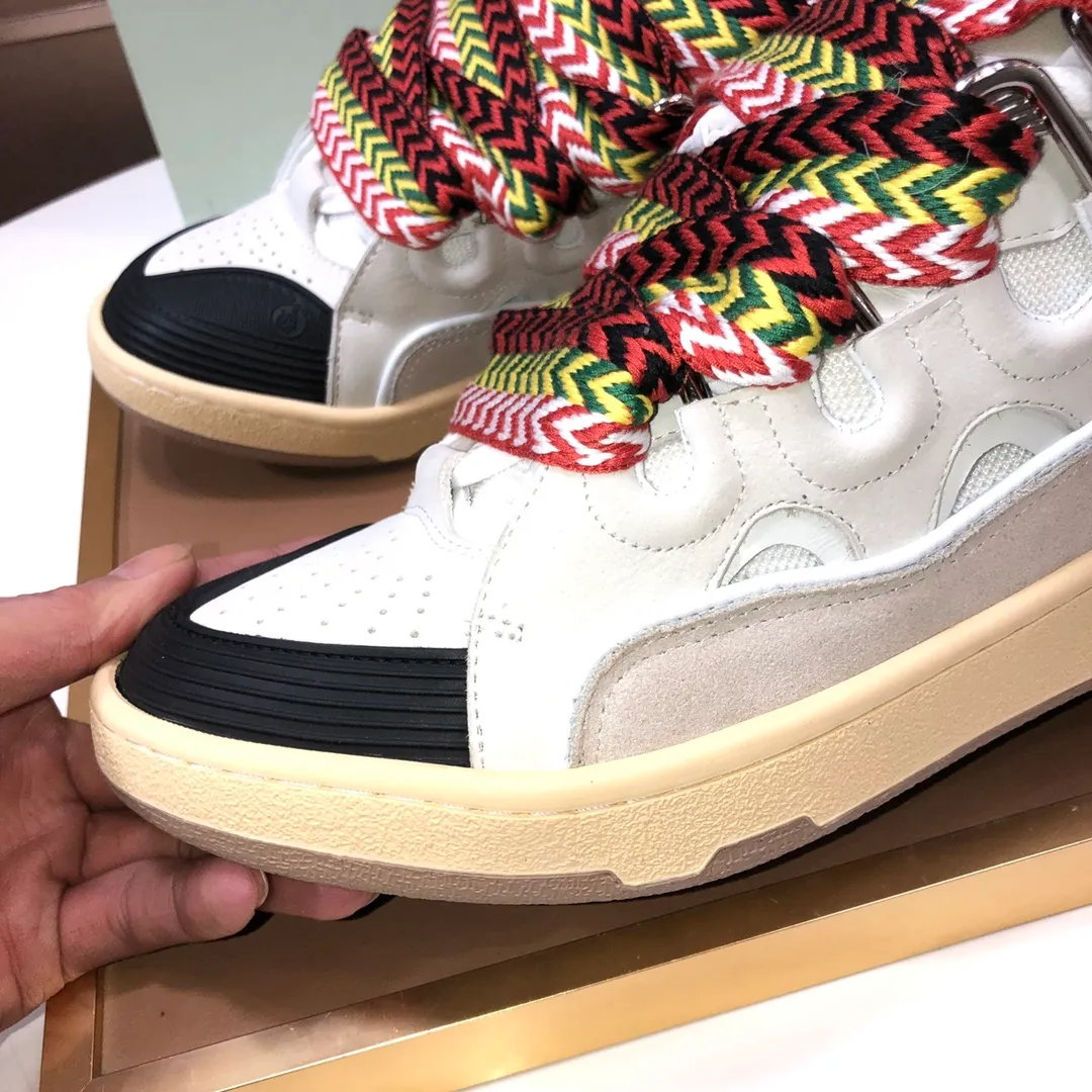 Men's men's shoes💰820💰[LANVIN] The latest lace-up fashionable casual couple sneakers, high-quality CLAY couple series‼ ️ The latest trendy products of the season 🌈Many bloggers have planted grass and purchased the original open-mold customization. The upper and outsole are sewn with mark threads without edge sealing. A variety of material splicing combination design. Very versatile for fashionable and casual wear. Comfortable on the feet. Self-recommended. Upper cowhide + cow suede + breathable mesh lining. Foot-padding cowhide. Exclusive original open-mold clear logo rubber outsole ⚠️Couple standard size 36-40 for women and 38-44 for men.